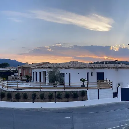 Villa Neuve 4 Etoiles Avec Piscine Et Belles Vues *
